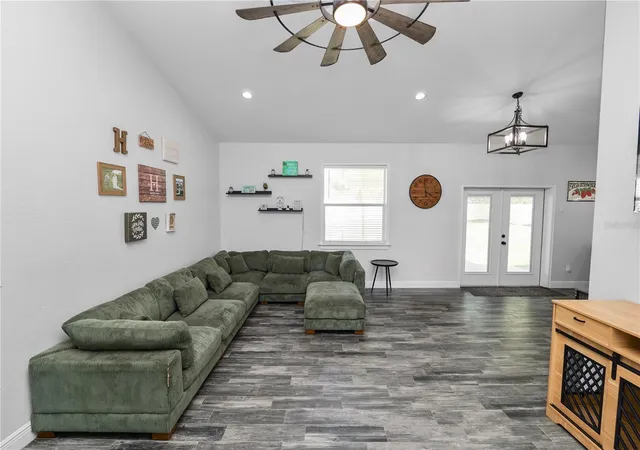 Photo 4 of Sale Pending at 113 Mckean St, Auburndale, FL 33823 | MLS# L4960408 | Listing updated on 2026-03-27