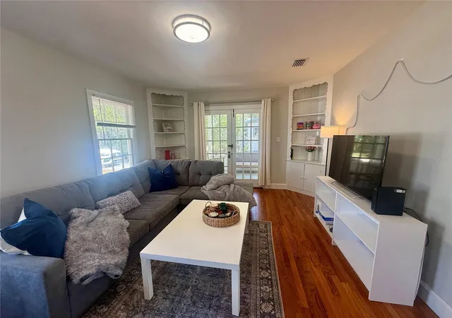 2nd image of 1741 Nw 6th Ave, Gainesville, FL 32603 | MLS# GC538631