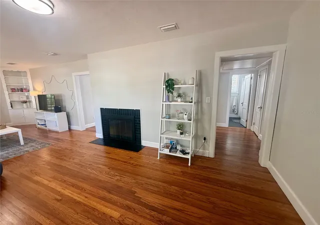 3rd image of 1741 Nw 6Th Ave, Gainesville, FL 32603 | MLS# GC538631