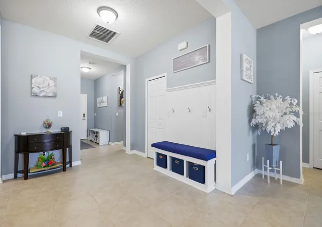 3rd image of 11204 Coventry Grove Cir, Lithia, FL 33547 | MLS# TB8488331