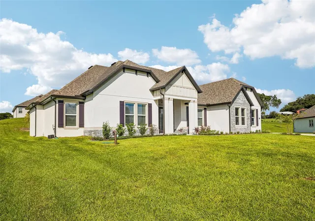 Photo 3 of Single family home for sale at 3832 Saddle Hl Trl, Fruitland Park, FL 34731 | MLS# TB8488341 | Listing updated on 2026-10-20