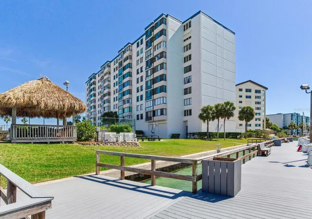 Homes for sale in Clearwater, FL | 660 Island Wy, Clearwater, FL 33767
