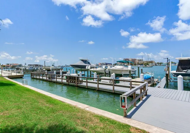 Homes for sale in Clearwater, FL | 660 Island Wy, Clearwater, FL 33767