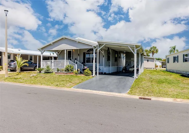 Photo 4 of Manufactured home for sale at 2100 Kings Hwy, Punta Gorda, FL 33980 | MLS# C7523660 | Listing updated on 2026-05-15