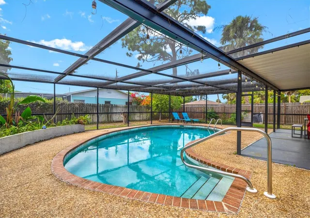 Photo 2 of Single family home for sale at 3310 Siesta Dr, VENICE, FL 34293 | MLS# A4686880 | Listing updated on 2026-10-09
