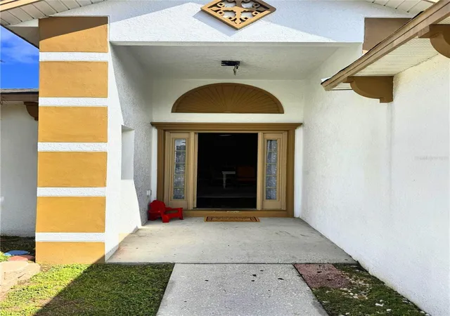 Photo 3 of Single family home for sale at 3661 Queens Cvs Blvd, Winter Haven, FL 33880 | MLS# S5146164 | Listing updated on 2026-03-27