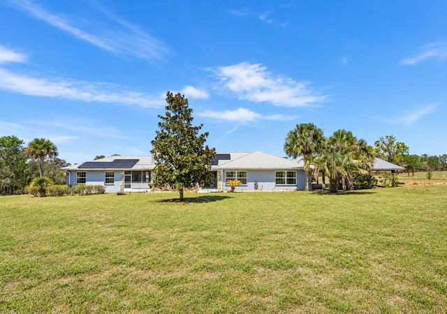 Photo 2 of Single family home for sale at 7450 SE State Rd 121, Morriston, FL 32668 | MLS# OM721171 | Listing updated on 2026-10-08