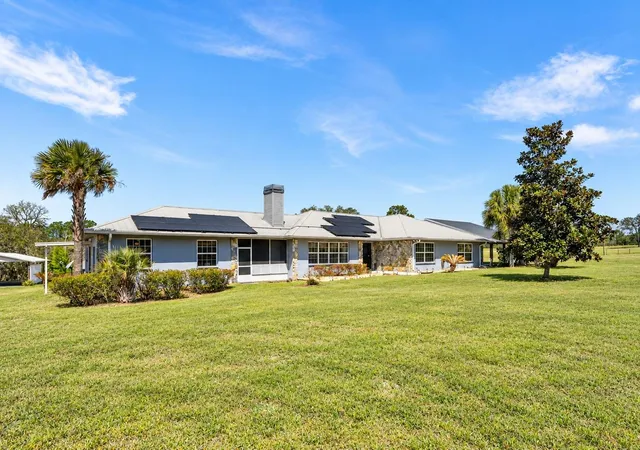 Photo 3 of Single family home for sale at 7450 SE State Rd 121, Morriston, FL 32668 | MLS# OM721171 | Listing updated on 2026-10-08