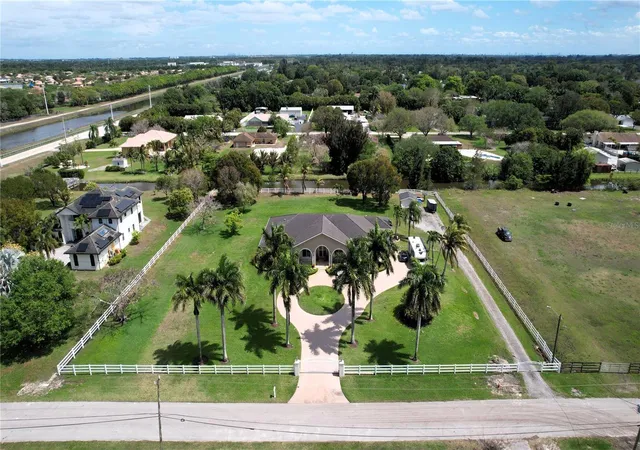Photo 1 of Single family home for sale at 4810 Sw 198 Terrace, Southwest Ranches, FL 33332 | MLS# OM721191 | Listing updated on 2026-09-18