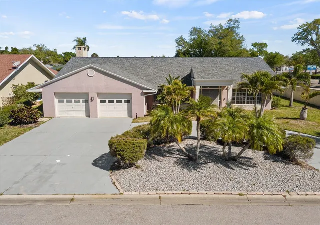 Photo 2 of Single family home for sale at 1009 Kings Ct, Venice, FL 34293 | MLS# A4686929 | Listing updated on 2026-09-01