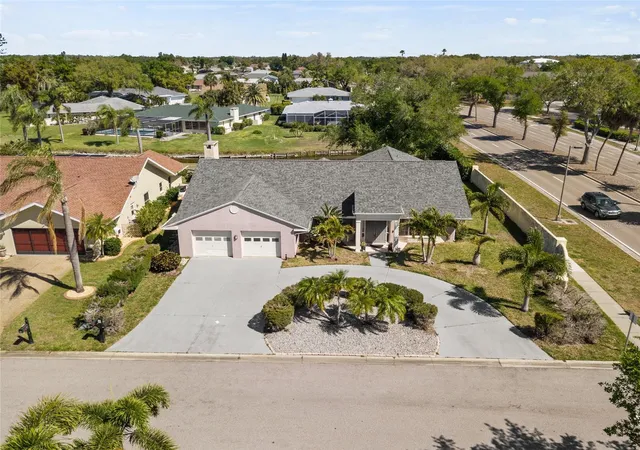 Photo 1 of Single family home for sale at 1009 Kings Ct, Venice, FL 34293 | MLS# A4686929 | Listing updated on 2026-09-01