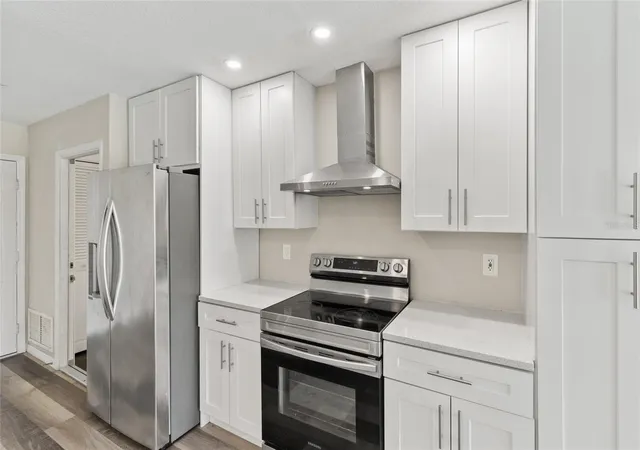 Photo 4 of Single family home for sale at 1009 Kings Ct, Venice, FL 34293 | MLS# A4686929 | Listing updated on 2026-09-01