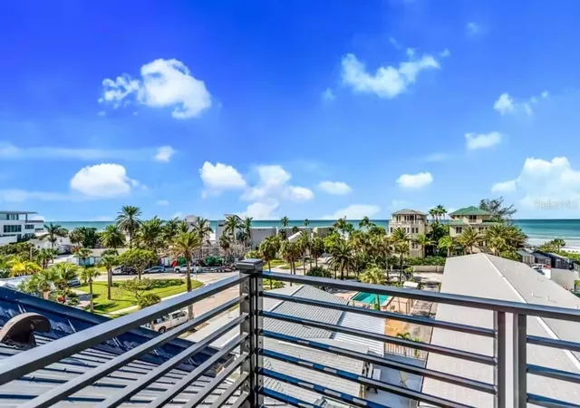 Photo 3 of Single family home for sale at 85 Avenida Messina, Sarasota, FL 34242 | MLS# A4686937 | Listing updated on 2026-07-28