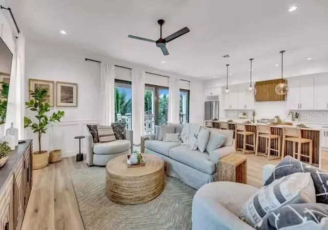 Photo 5 of Single family home for sale at 85 Avenida Messina, Sarasota, FL 34242 | MLS# A4686937 | Listing updated on 2026-07-28