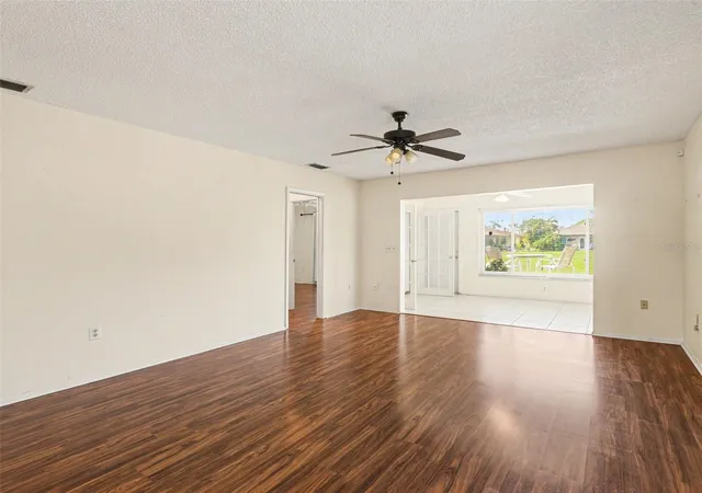 4th image of 6608 Auburn Ave, BRADENTON, FL 34207