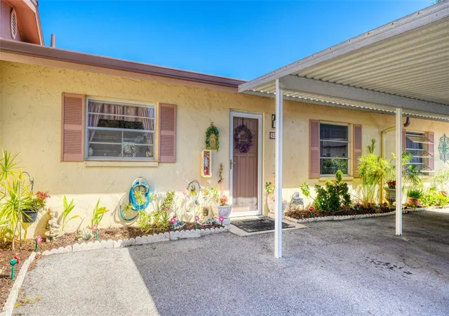 Photo 2 of Condo for sale at 4591 Mohican Trl #137, Sarasota, FL 34233 | MLS# A4686959 | Listing updated on 2026-09-24