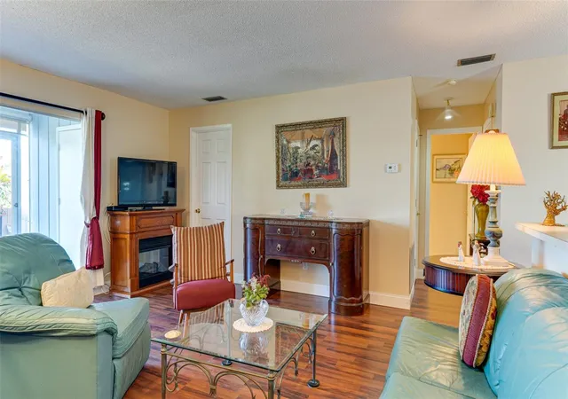 Photo 3 of Condo for sale at 4591 Mohican Trl #137, Sarasota, FL 34233 | MLS# A4686959 | Listing updated on 2026-09-24