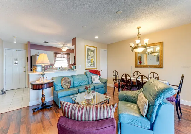 Listing Photo 5 - Condo for sale in building located at 4591 Mohican Trl, Sarasota, FL 34233 - Unit #137