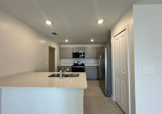 Photo 3 of Sale Pending at 256 Spindlewood Blvd, Dundee, FL 33838 | MLS# C7523705 | Listing updated on 2026-09-14