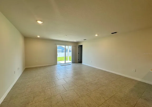 Photo 4 of Sale Pending at 256 Spindlewood Blvd, Dundee, FL 33838 | MLS# C7523705 | Listing updated on 2026-09-14