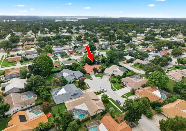 2nd image of 2729 Redford Ct E, Clearwater, FL 33761 | MLS# TB8488772
