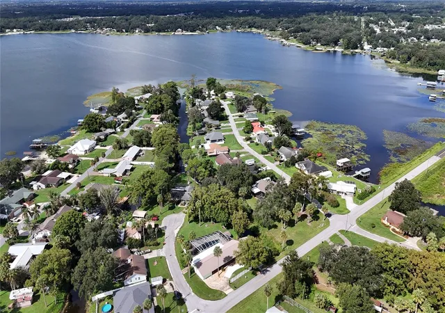 Photo 3 of Single family home for sale at 11230 Se Timucuan Rd, Summerfield, FL 34491 | MLS# OM721224 | Listing updated on 2026-09-28