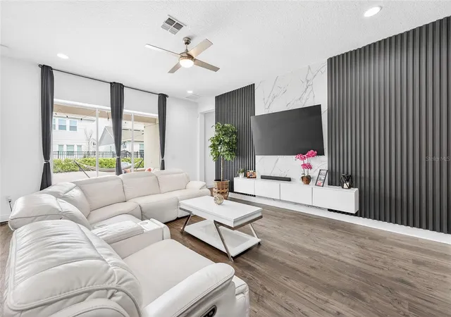 Photo 4 of Single family home for sale at 19076 Planetree St, Orlando, FL 32827 | MLS# S5146224 | Listing updated on 2026-08-22