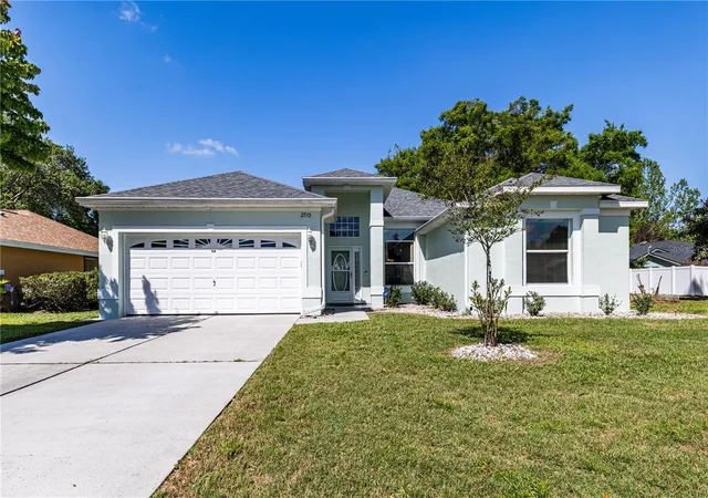 Photo 1 of Single family home for sale at 2710 Autumn Ln, Eustis, FL 32726 | MLS# G5109903 | Listing updated on 2026-09-22