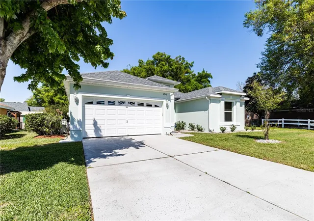 4th image of 2710 Autumn Ln, Eustis, FL 32726 | MLS# G5109903