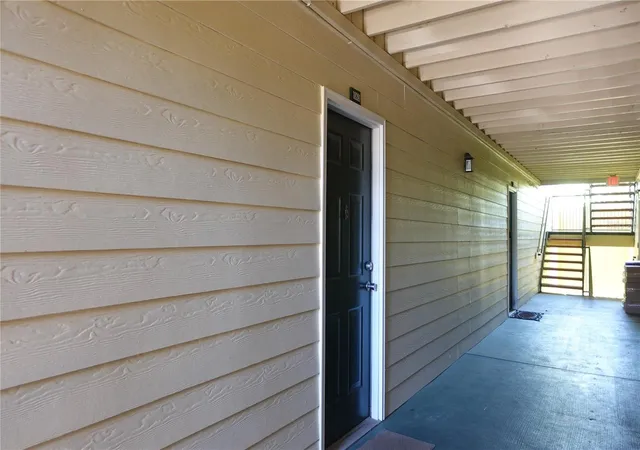 3rd image of 18281 Bridle Club Dr, Tampa, FL 33647 | MLS# TB8488932