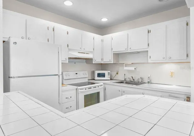 2nd image of 1801 Bedford Ln #30, Sun City Center, FL 33573 | MLS# TB8488933