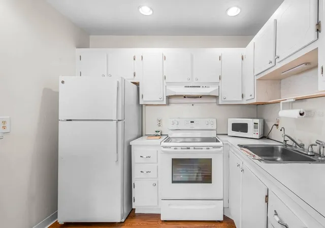 4th image of 1801 Bedford Ln #30, Sun City Center, FL 33573 | MLS# TB8488933