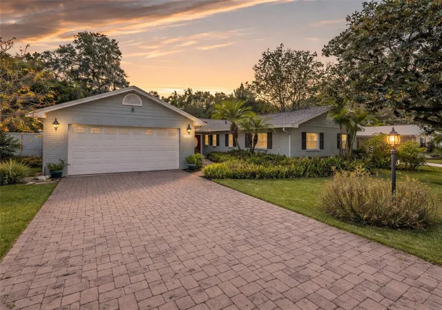 Homes for sale in Tampa, FL | 2102 W Kyra Dr, Tampa, FL 33612 | MLS# TB8488965
