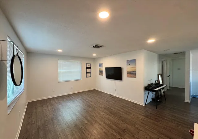 Photo 3 of Single family home for sale at 6550 3rd Avenue S, Saint Petersburg, FL 33707 | MLS# TB8488997 | Listing updated on 2026-08-26