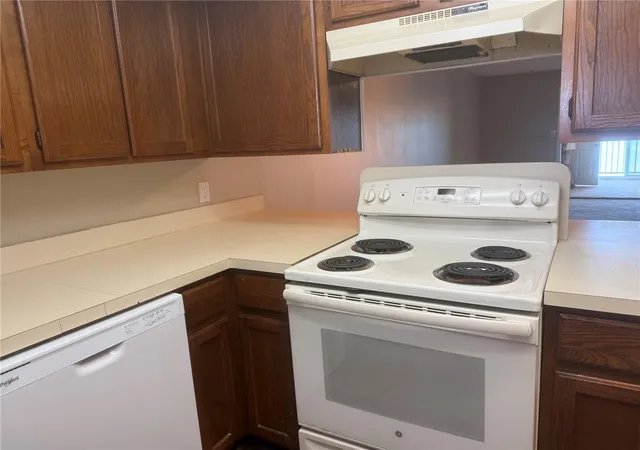 Listing Photo 5 - Condo for sale in building located at 607 Country Ln NE, WINTER HAVEN, FL 33881 - Unit #607