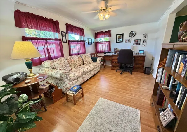 Photo 3 of Manufactured home for sale at 325 Palo Verde Dr, Leesburg, FL 34748 | MLS# G5109909 | Listing updated on 2026-09-19