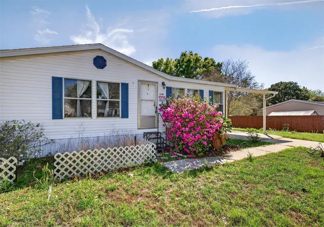 Photo 4 of Manufactured home for sale at 6740 SW 84th Street, Ocala, FL 34476 | MLS# OM721260 | Listing updated on 2026-09-19