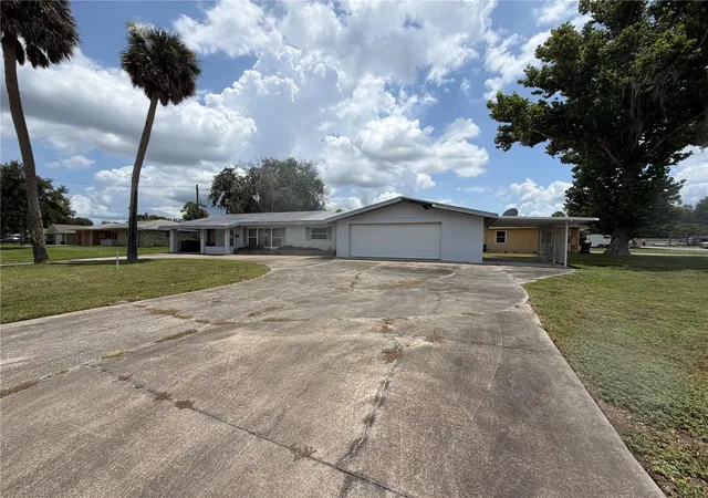 Homes for sale in Tavares, FL | 1508 Orange Ave, Tavares, FL 32778 | MLS# O6392573