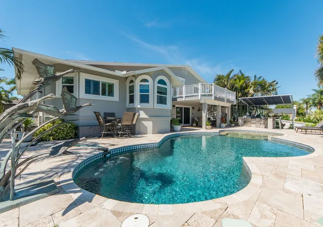 Photo 3 of Single family home for sale at 707 Snug Is, Clearwater Beach, FL 33767 | MLS# TB8489063 | Listing updated on 2026-09-23
