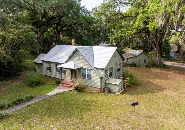 Homes for sale in De Leon Springs, FL | 520 Desoto, De Leon Springs, FL 32130 | MLS# V4948041