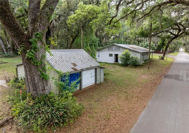 Homes for sale in De Leon Springs, FL | 520 Desoto, De Leon Springs, FL 32130 | MLS# V4948041