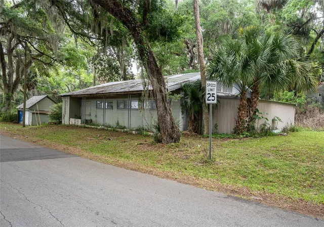 Homes for sale in De Leon Springs, FL | 520 Desoto, De Leon Springs, FL 32130 | MLS# V4948041