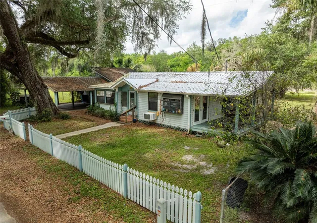 Homes for sale in De Leon Springs, FL | 5560 Park, De Leon Springs, FL 32130 | MLS# V4948042