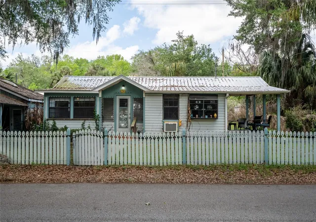 Homes for sale in De Leon Springs, FL | 5560 Park, De Leon Springs, FL 32130 | MLS# V4948042
