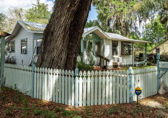 Homes for sale in De Leon Springs, FL | 5560 Park, De Leon Springs, FL 32130 | MLS# V4948042