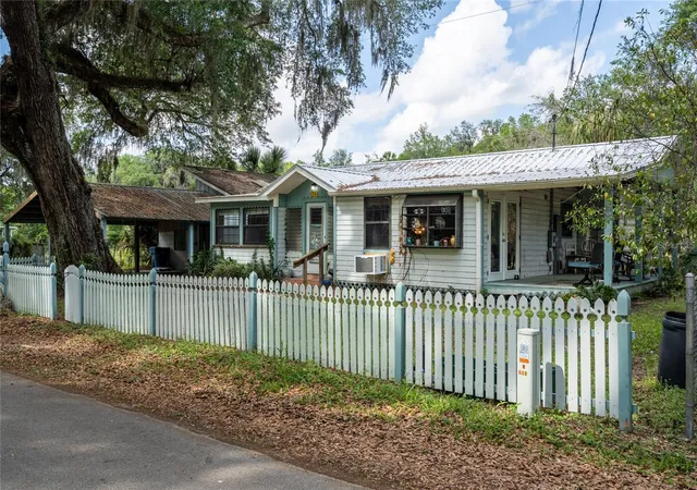 Homes for sale in De Leon Springs, FL | 5560 Park, De Leon Springs, FL 32130 | MLS# V4948042