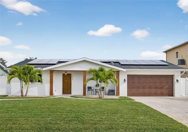 2nd image of 2171 Lagoon Dr, Dunedin, FL 34698 | MLS# TB8489087