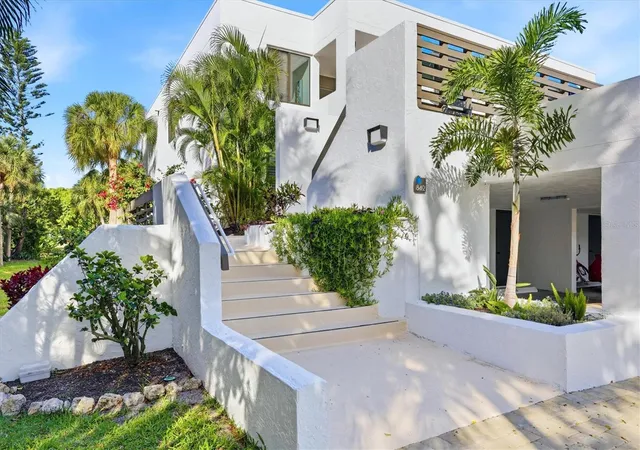 Homes for sale in LONGBOAT KEY, FL | 842 Bayport Wy, LONGBOAT KEY, FL 34228
