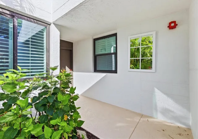 Homes for sale in LONGBOAT KEY, FL | 842 Bayport Wy, LONGBOAT KEY, FL 34228