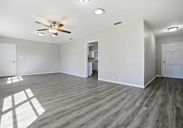 Photo 3 of Single family home for sale at 5 Oak St, Yalaha, FL 34797 | MLS# G5109927 | Listing updated on 2026-09-30